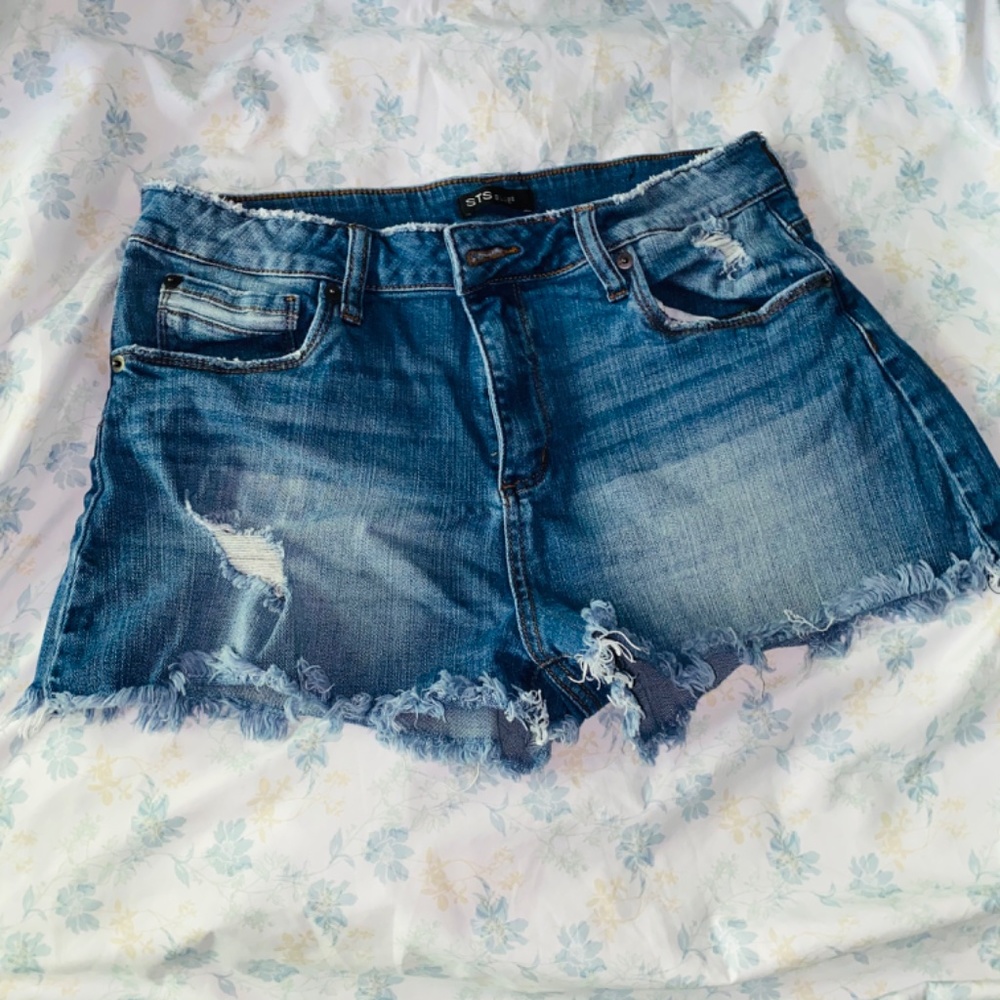 🦋 STS Blue Distressed Jean Short 🦋